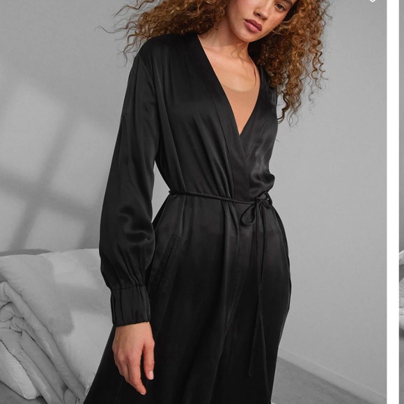 LUNYA NWOT Washable Silk Long Robe in Immersed Black Size XS/S